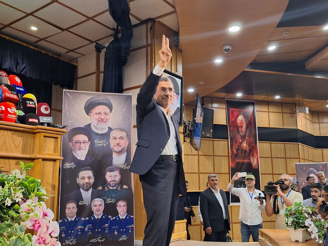 Ahmadinejad Registers as Presidential Candidate