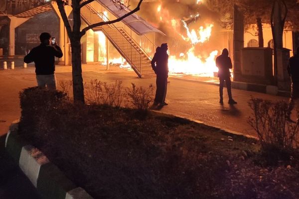 پیام مخاطبان: ماموران از داخل آمبولانس به معترضان شلیک کردند