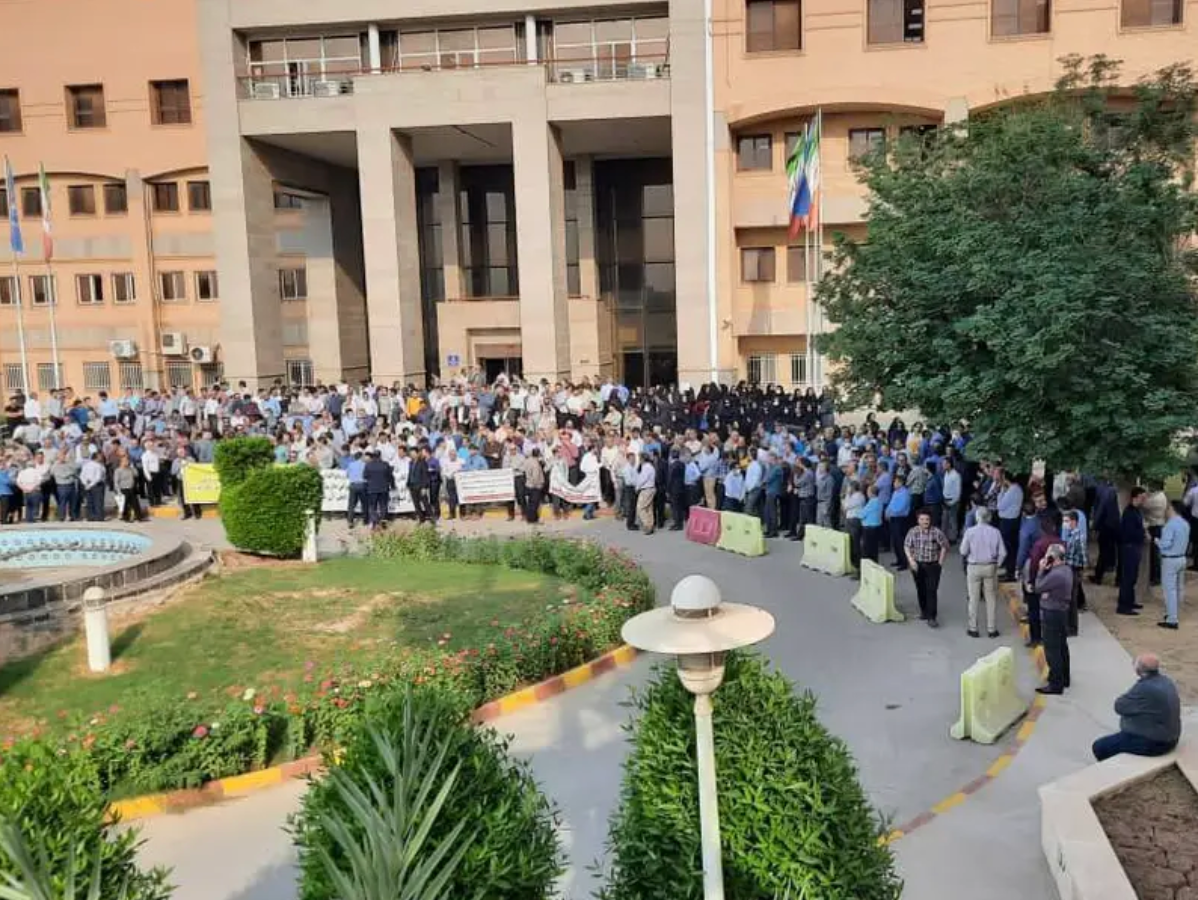 إضرابات وتجمعات احتجاجية للعمال والممرضين والمتقاعدين في مدن إيرانية مختلفة