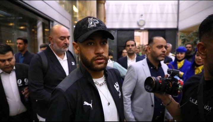 برای بازی در زمینی که تصاویرش را باور نمی‌کند؛ نیمار به همراه کاروان الهلال به تهران رسید