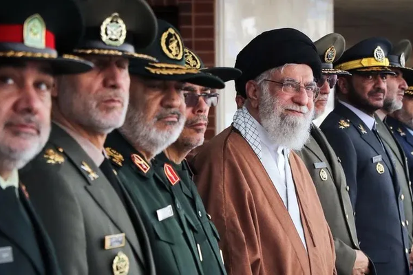 گزارش عفو بینالملل؛ زنجیره فرماندهی و ساختار سرکوب خیزش «زن زندگی آزادی»