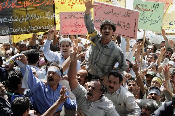 متقاعدو الاتصالات في إيران ينظمون تجمعات احتجاجية للمطالبة بحل مشاكل التأمين