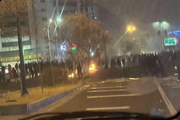 قناة عبرية: تقييمات المسؤولين الإسرائيليين تغيّرت بشأن احتمال سقوط النظام الإيراني