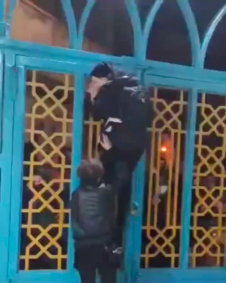 دادستان همدان: دو زن به اتهام اخلال در نظام امامزاده «شاهزاده حسین» همدان بازداشت شدند