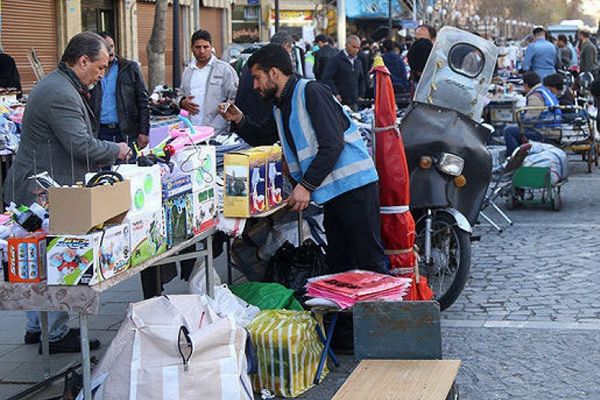 صحيفة إيرانية: بعض الشباب يتعاطون أدوية مرضى السرطان كـ "مخدرات بديلة"