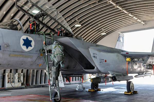 جنگندههای ۴۰ ساله اف-۱۵ اسرائیل همچنان در ماموریتهای روزانه در آسمان ایران فعالاند