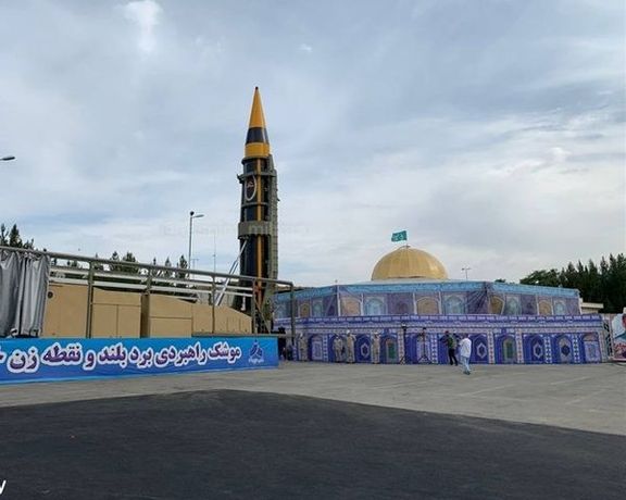 وسط توتر نووي مع الغرب.. النظام الإيراني يزعم صنع نسخة جديدة من صاروخ باليستي