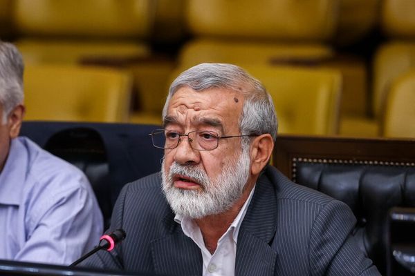 غضنفری، نماینده تهران: هر جا دستمان برسد، ترامپ و نتانیاهو را میزنیم