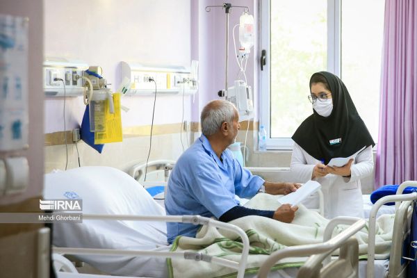 أمين عام بيت التمريض في إيران: الممرضون يفرّون من المهنة بسبب سياسات وزارة الصحة الخاطئة