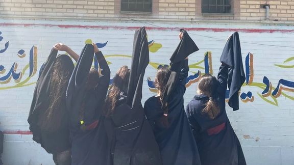 تمهد الطريق لـ"أمننة الفصول".. اقتراب اعتماد "اللائحة التنفيذية المعدّلة للمدارس" في إيران