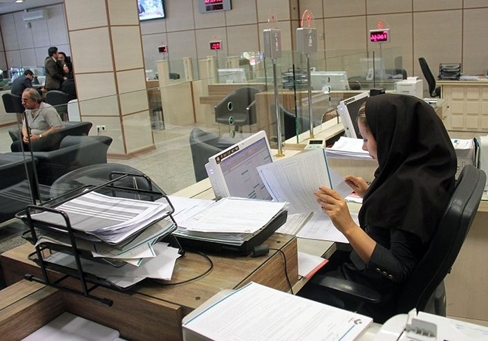 دبیر کانون بانک‌های خصوصی: مشتری‌ها قید بانکی را که تذکر حجاب می‌دهند، می‌زنند