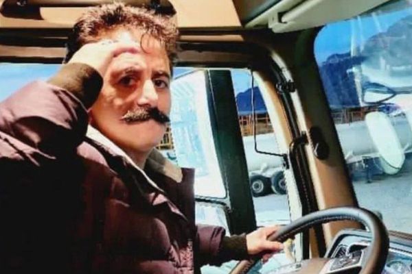 شهاب دارابی، راننده کامیون و بلاگر از محکومیت خود به سه سال حبس خبر داد