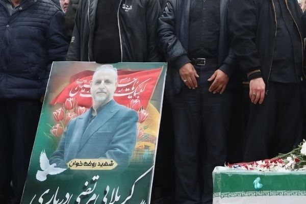 خبرگزاری تسنیم: مرتضی درباری، فرمانده پایگاه بسیج، در حمله به ایست بازرسی در تهران کشته شد