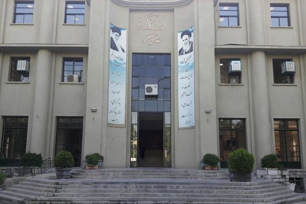 مسؤول إيراني سابق: 12 ألف أستاذ جامعي هاجروا من البلاد خلال العقد الماضي