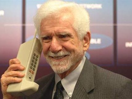 پنجاه سال از نخستین تماس تلفنی با موبایل گذشت