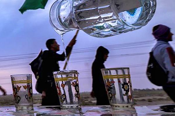 رغم الأزمة المتفاقمة.. إيران تفتتح 5 مشاريع لتوفير المياه لـ "زوار الأربعين"