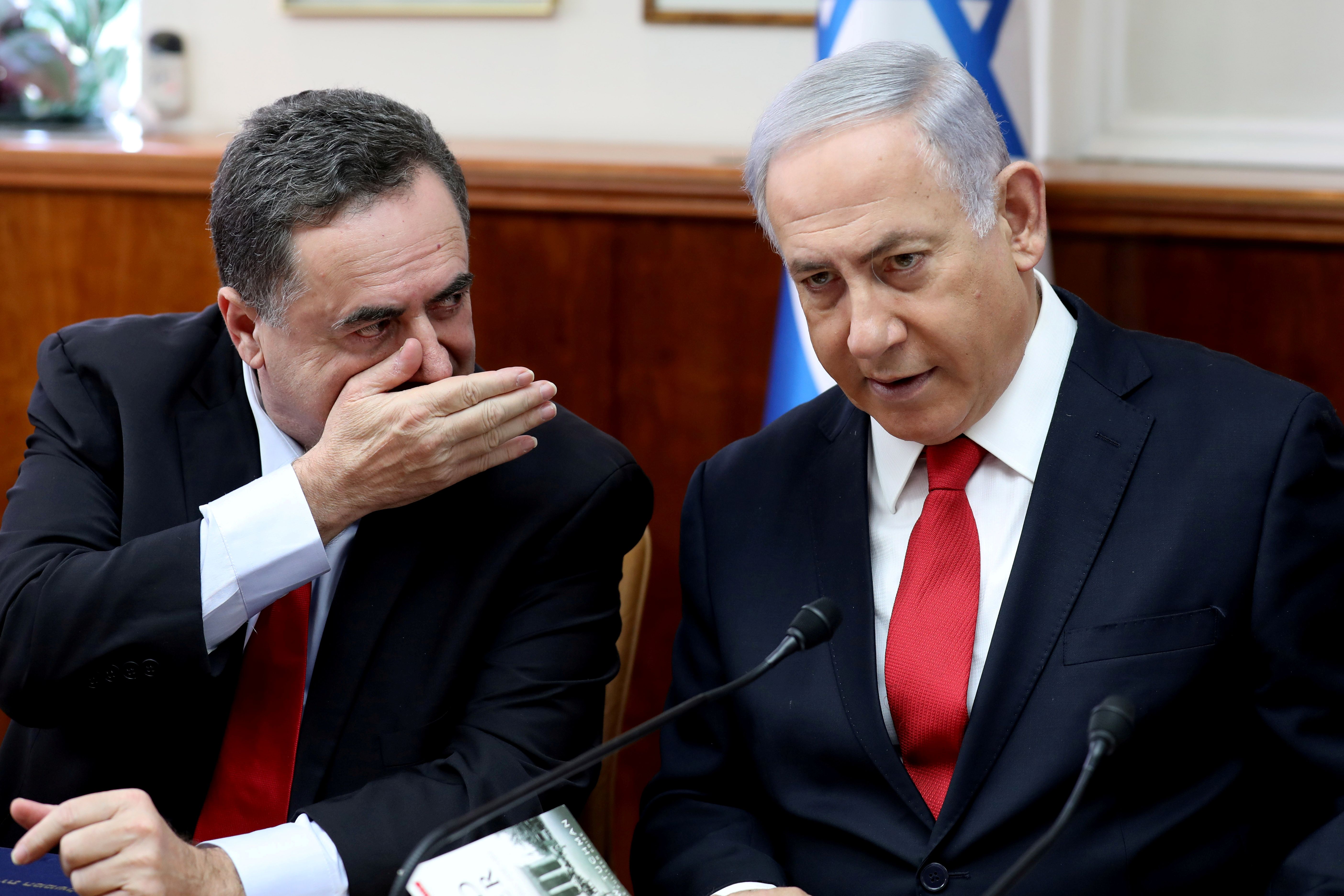  Israeli Prime Minister Benjamin Netanyahu listens to Foreign Minister Israel Katz during the weekly cabinet meeting in Jerusalem October 27, 2019. 
