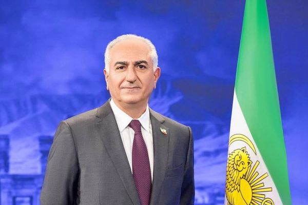 دفتر شاهزاده رضا پهلوی: به جهان نشان دهید تیم واقعی ایران، مردم ایران هستند