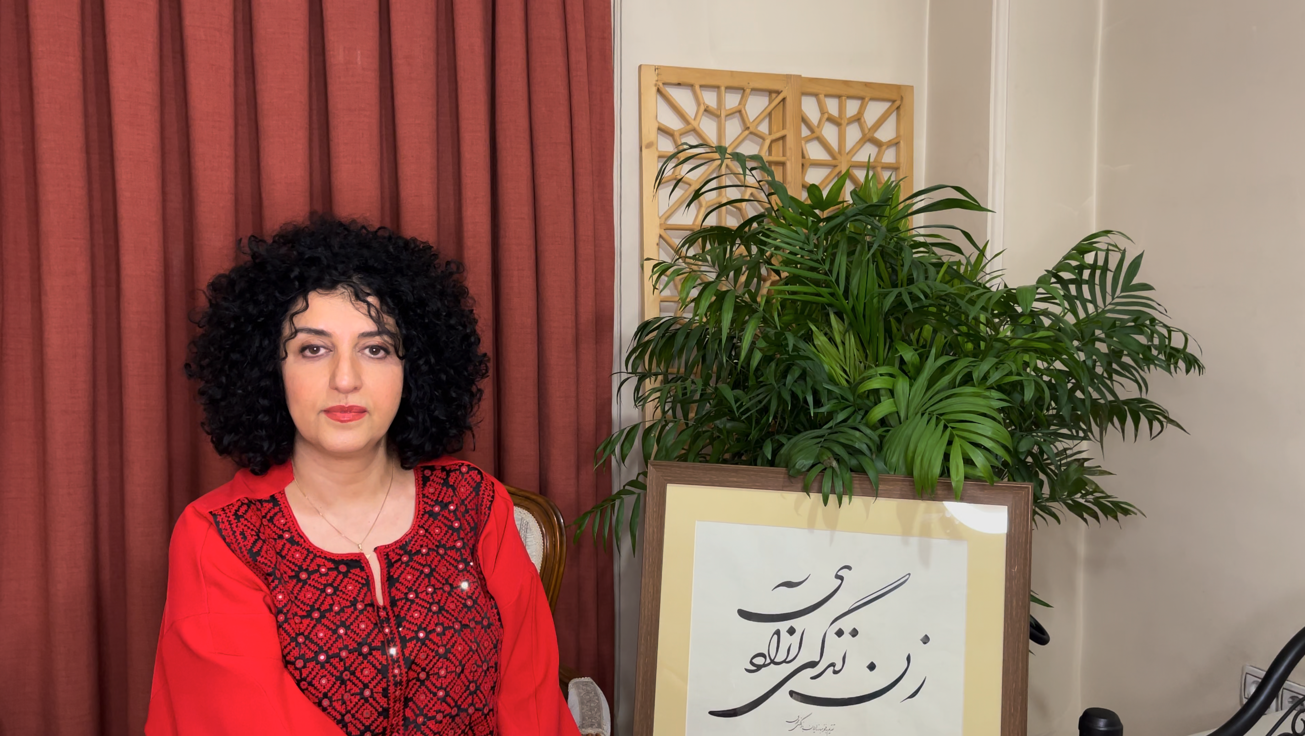 "هيومن رايتس" تطالب بالإفراج غير المشروط عن الناشطة الإيرانية الحائزة على نوبل نرجس محمدي