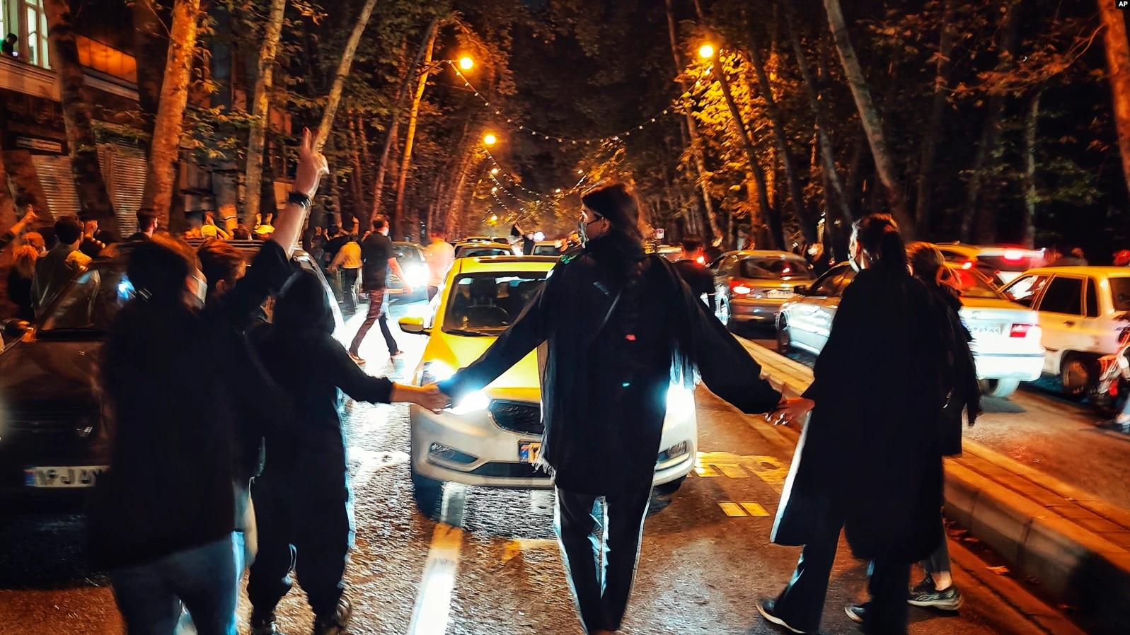 Wednesday Protests in Iran: Strikes, Deaths, And Dance  
