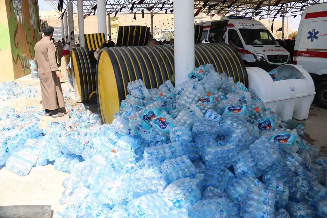 بعد وفاة شخصين في عُمان.. الإمارات تحظر استيراد المياه المعدنية من إيران