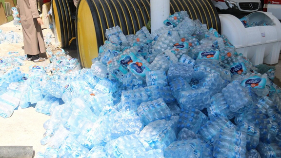 بعد وفاة شخصين في عُمان.. الإمارات تحظر استيراد المياه المعدنية من إيران