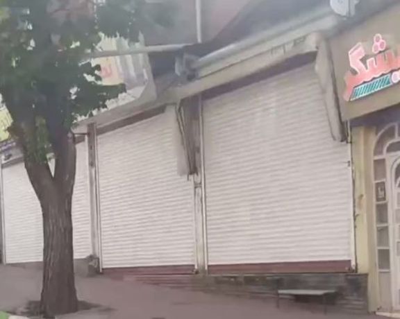 إضراب واسع بسوق مدينة سقز الإيرانية احتجاجا على محاولة الأمن إخفاء قبر "مهسا أميني"