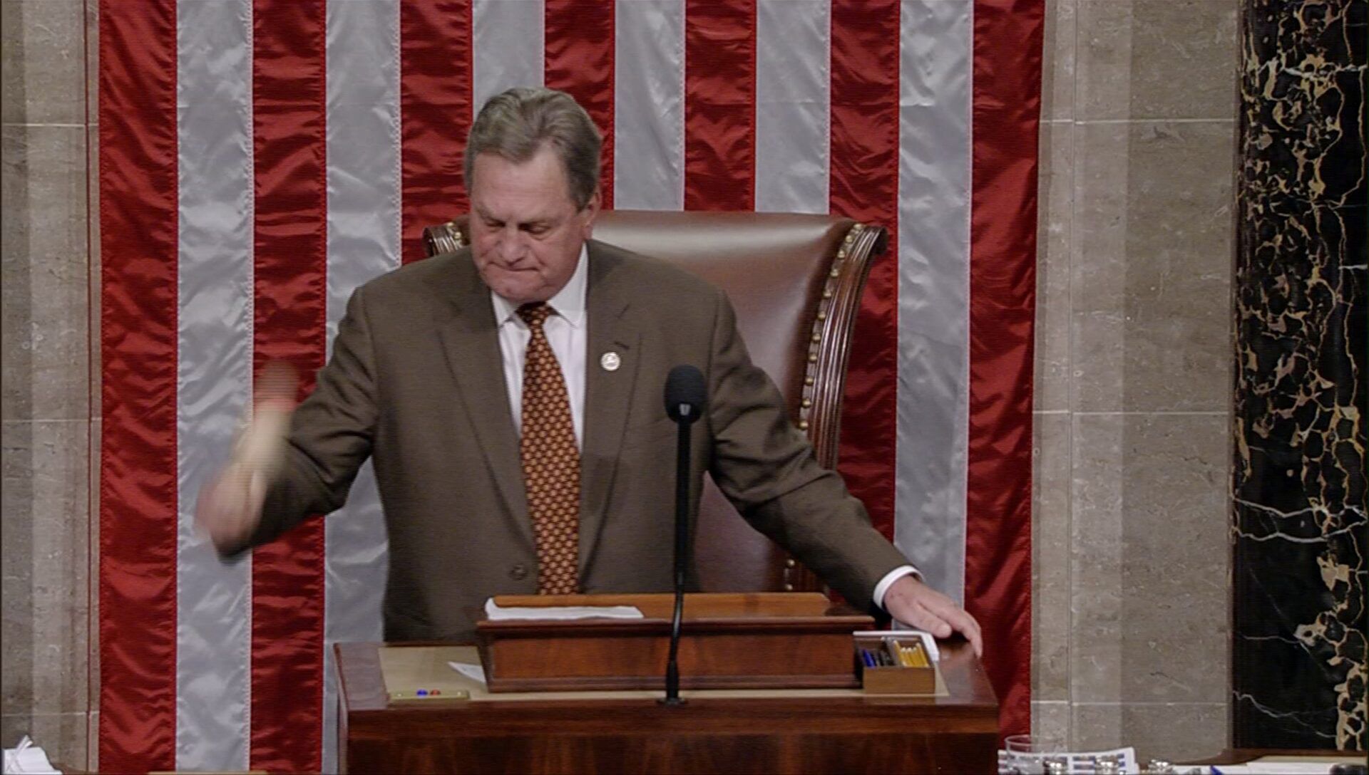 US Representative says bipartisan bill will squeeze Iran oil trade