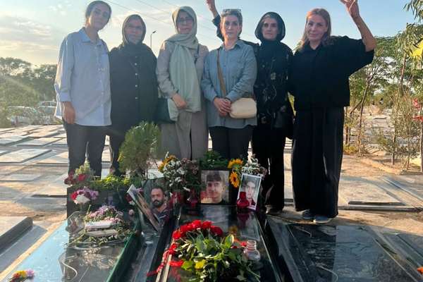 فشار بر خانوادههای جانباختگان دیماه؛ بازداشت، پروندهسازی و محدودیت در شبکههای اجتماعی