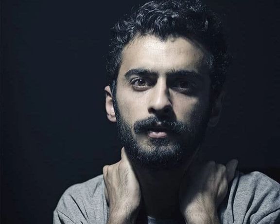 با رد اعاده دادرسی، حکم ۱۰ سال حبس در تبعید حسین محمدی، بازیگر تئاتر، همچنان پابرجاست