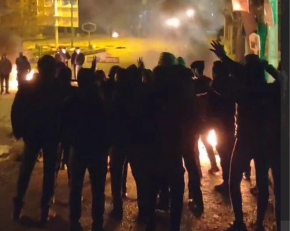 Protesters in the city of Semirom in Esfahan province