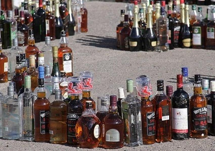 سخنگوی دانشگاه علوم پزشکی هرمزگان:تعداد جان باختگان مسمومیت الکل در بندرعباس به ۵ نفر رسید