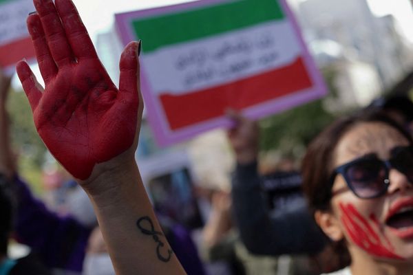 US urges Iran to immediately stop targeting dissident journalists