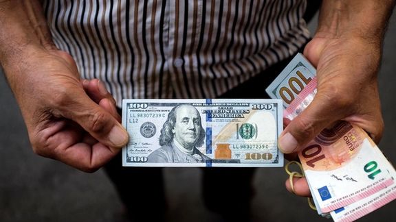الدولار يرتفع إلى 61,500 تومان إيراني بعد هجوم الحرس الثوري على إسرائيل