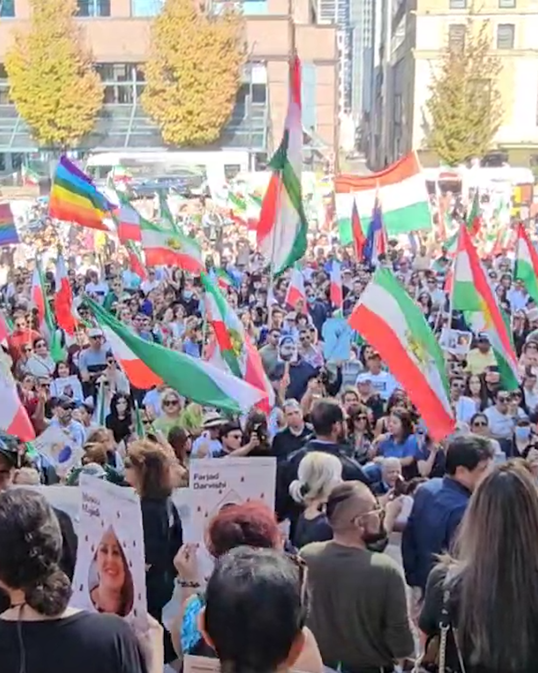 تجمع گسترده ایرانیان کانادا در سالروز خیزش انقلابی با حضور سه وزیر این کشور 