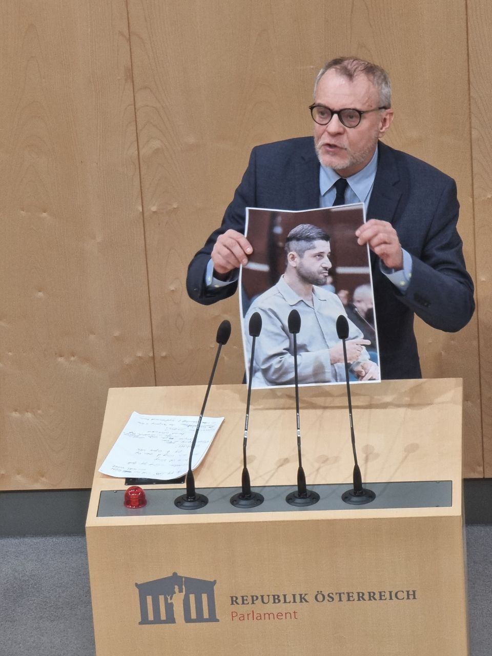 ادامه پیوستن نمایندگان پارلمان‌های اروپا به کارزار پذیرش کفالت سیاسی معترضان زندانی ایران