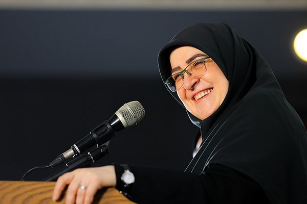 متحدثة الحكومة الإيرانية: طهران ومسقط ستجريان محادثات بشأن إدارة مضيق هرمز