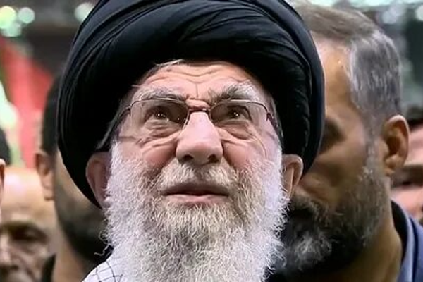 الرئيس الأميركي: نعلم مكان اختباء خامنئي.. لكننا لن نستهدفه حالياً