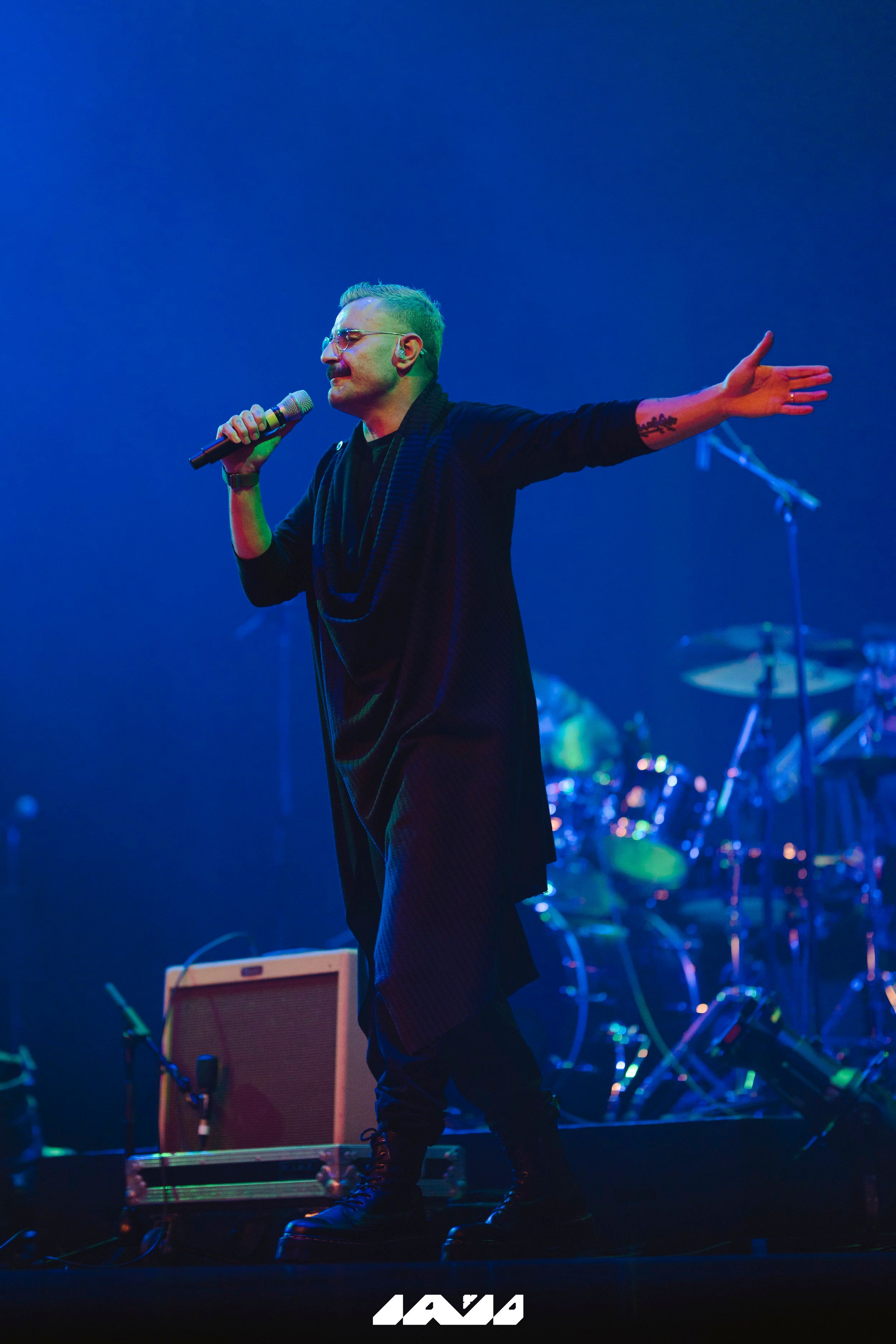 Shahin Najafi during a concert  (undated)