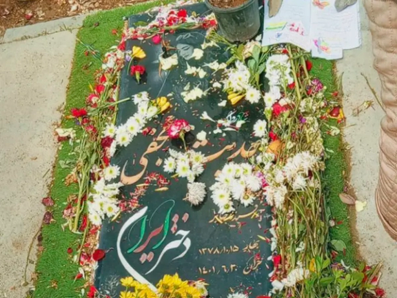 خواهر حدیث نجفی: وزارت اطلاعات پدرم را برای مصاحبه اجباری بازداشت کرده است