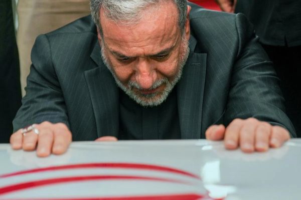 سفیر جمهوری اسلامی در سوئیس: لغو دعوت از عراقچی به داووس تحتنفوذ آمریکا و اسرائیل بود