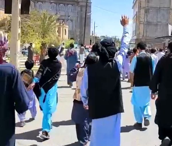 متظاهرو زاهدان يستأنفون احتجاجاتهم.. ويطالبون بالإفراج عن المعتقلين