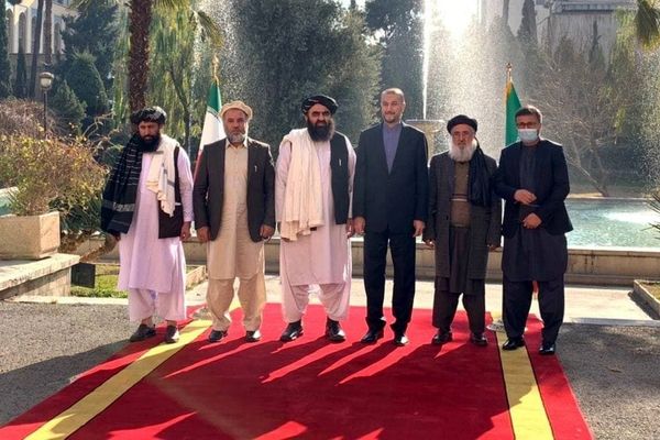 IRGC-Linked Website Blasts Foreign Minister For Anti-Taliban Tweet