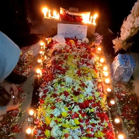 واکنشها به اعدام محسن شکاری؛ راهپیمایی سکوت کرمانشاهیها و فریاد «ایستادگی» بر مزار او