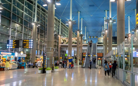 مدیرعامل فرودگاه خمینی: فروش آب در فرودگاه توجیه اقتصادی ندارد