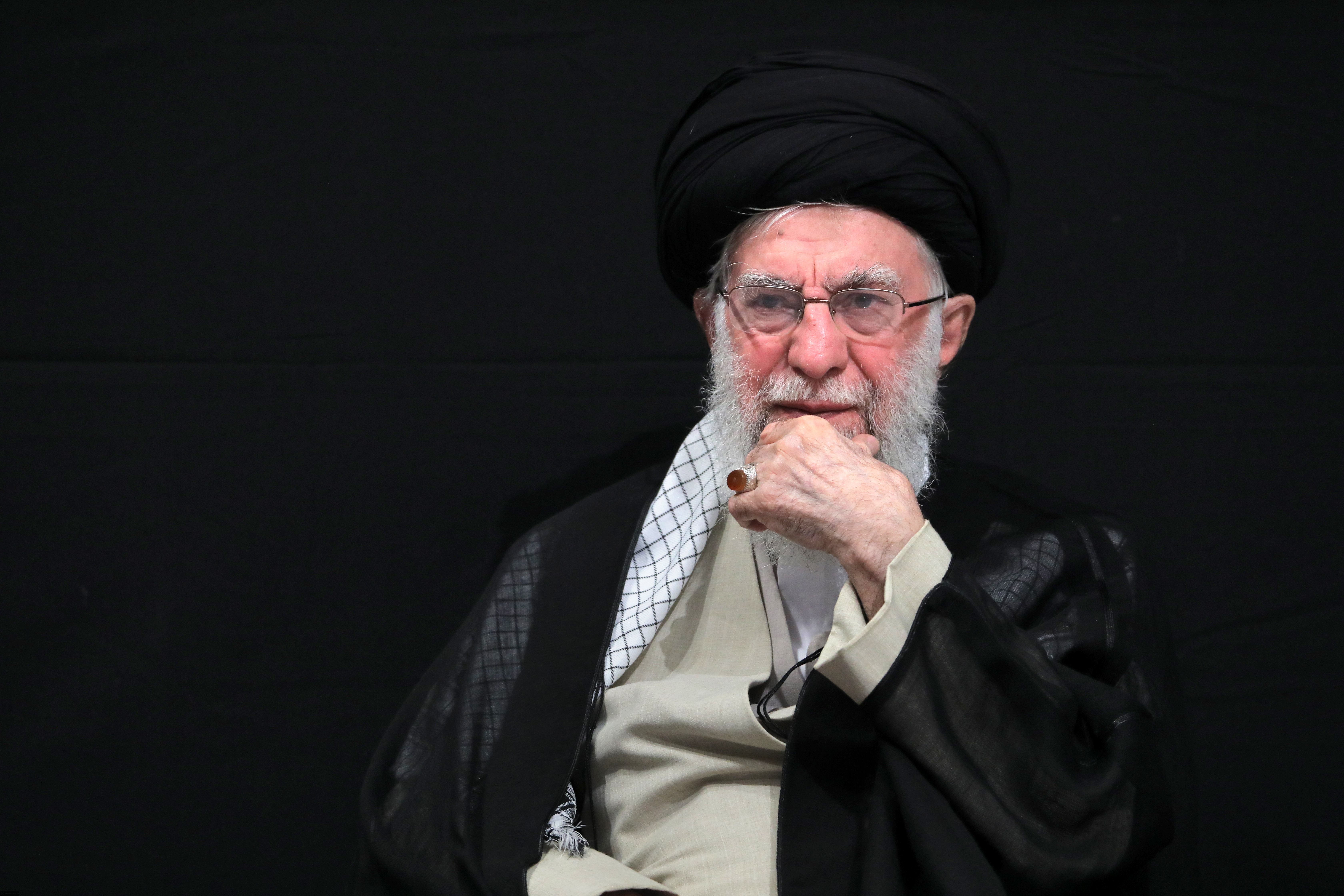 علی خامنه‌ای در مراسم عزاداری اربعین در دفتر خود شرکت نکرد