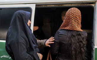 "العفو الدولية" تحذر من الحكم على الإيرانيات بالجلد والسجن لعدم ارتداء "الحجاب الإجباري"