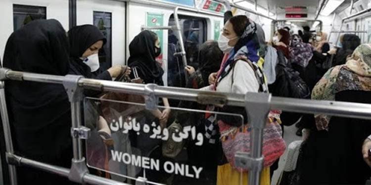 Tehran Municipality Installs Barriers In Subway To Separate Women