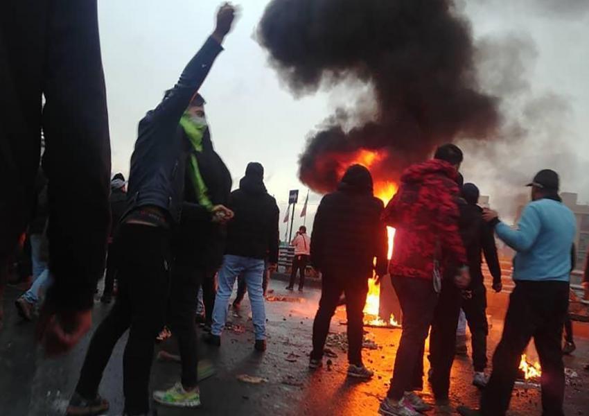 ابهام در کارآمدی جامعه مدنی و مبارزه خشونت‌پرهیز برای گذار از جمهوری اسلامی