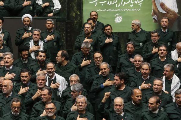 نایبرییس مجلس: نمایندگان یگان رزم تشکیل دادند تا اسلحه بهدست بگیرند و با آمریکا بجنگند